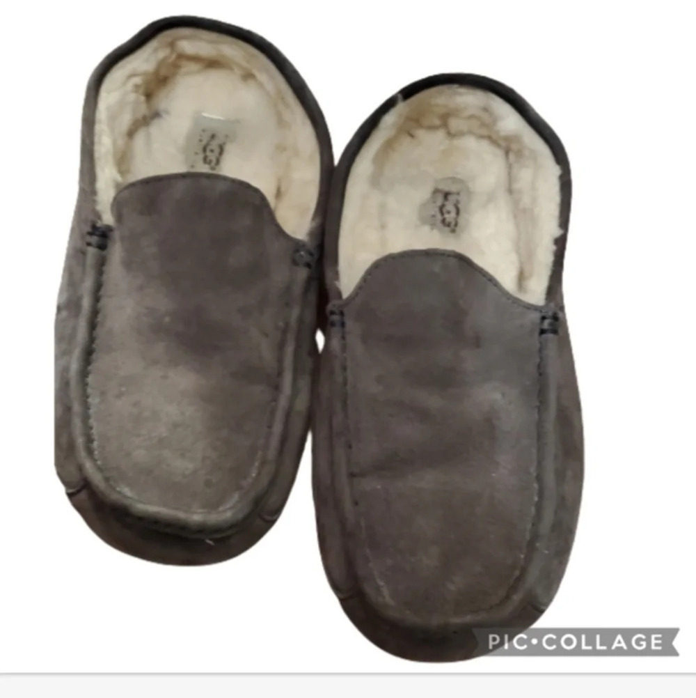 Ugg Ascot Shearling slippers Mens 8/ Women's 10